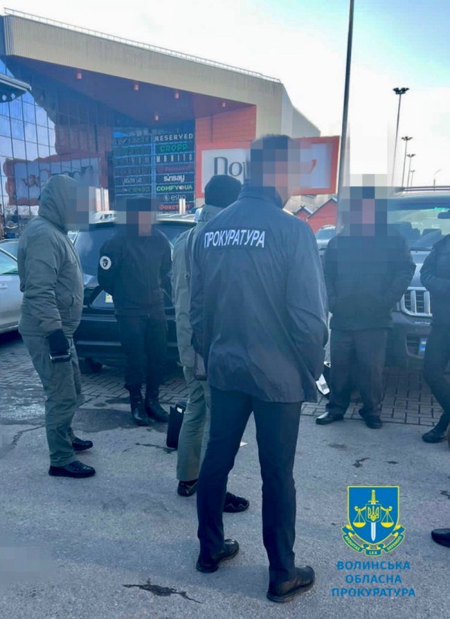 Хабар за місце в «єЧерзі»: на Волині судитимуть посадовців Укртрансбезпеки