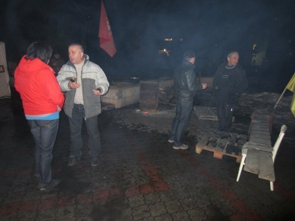 У селищі на Волині облаштували цілодобовий Майдан. ФОТО