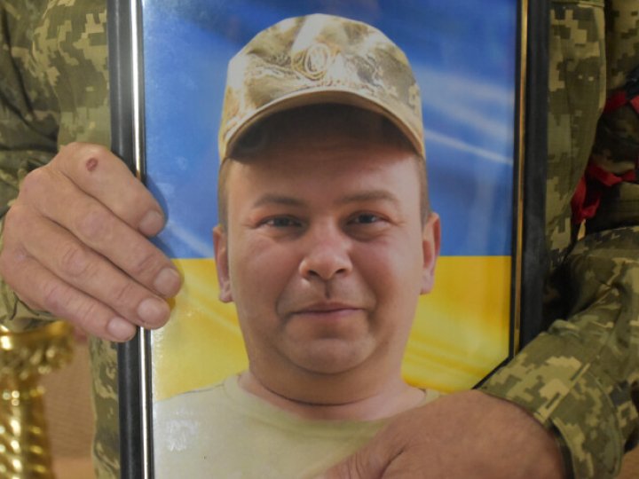 У Луцькій громаді провели в останню дорогу Героя Костянтина Ризванюка