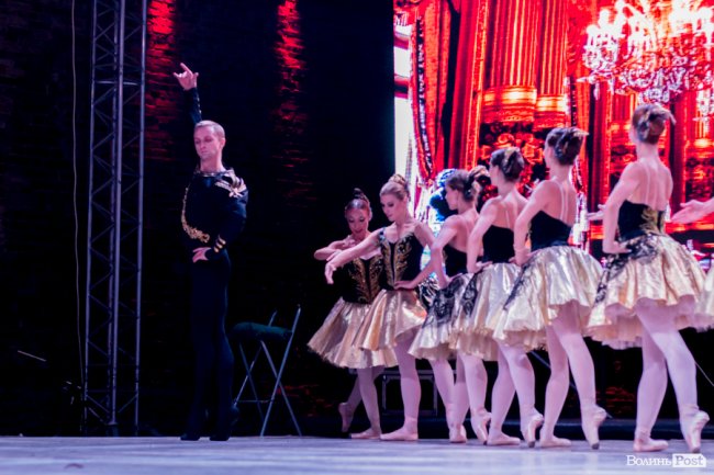 Танці під дощем та ангели на мурах: чим дивувала гостей «Ніч у Луцькому замку». ФОТО