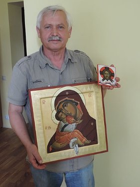 На Волині майстри малювали ікони для вояків. ФОТО