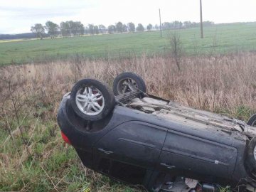 На трасі «Доманове-Ковель-Чернівці-Теребляче» через аварію дві автівки злетіли у кювет. ФОТО