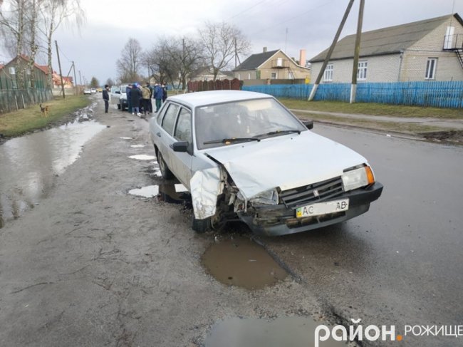 У місті на Волині не розминулися дві автівки. ФОТО