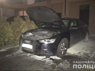 У Рівному вночі підпалили автомобіль адвоката. ФОТО