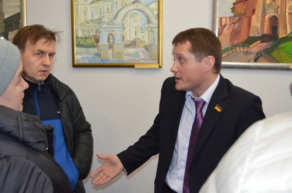 У Луцьку «базарники» пікетують міськраду. ФОТО