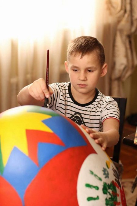 Волинський школяр підготував писанку майже у свій зріст