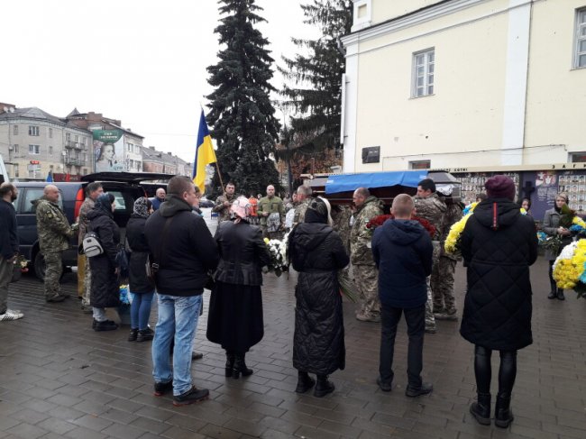 У Луцьку попрощалися із загиблим Героєм Денисом Кудрявцевим.ФОТО