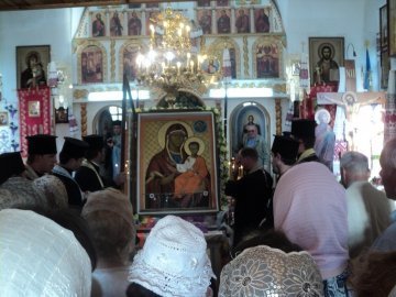 До святині ідуть віруючі і Київського, і Московського патріархатів