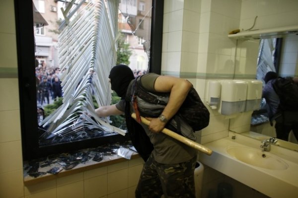 У день трауру сепаратисти грабували Донецьк. ФОТО