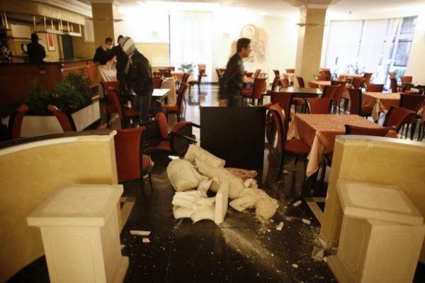 У день трауру сепаратисти грабували Донецьк. ФОТО