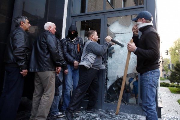 У день трауру сепаратисти грабували Донецьк. ФОТО