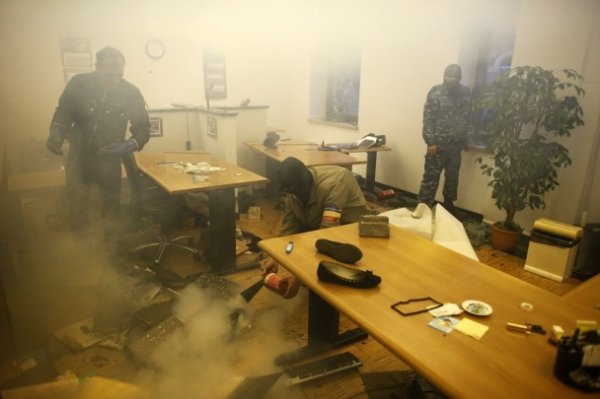 У день трауру сепаратисти грабували Донецьк. ФОТО