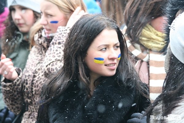 Студенти СНУ мітингували під головним корпусом. ФОТО