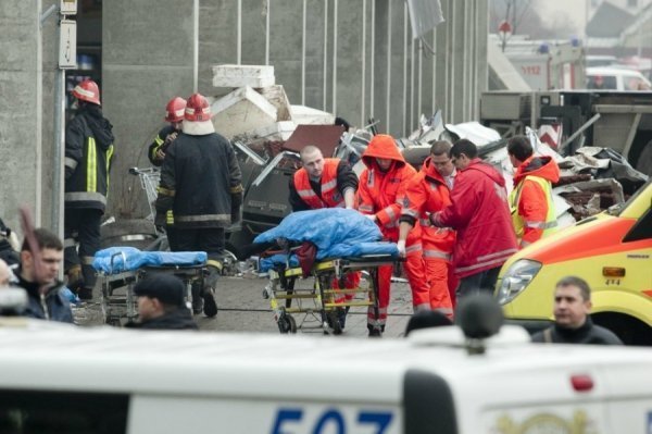 У Ризі обвалився дах торгового центру ‒ 52 людини загинули. ФОТО