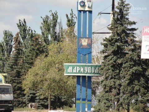 Маріупольці перетворюють місто на фортецю. ФОТО