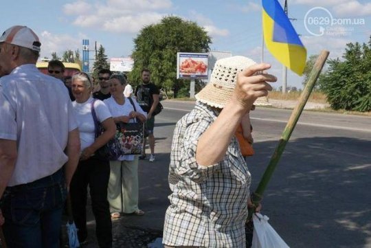 Маріупольці перетворюють місто на фортецю. ФОТО