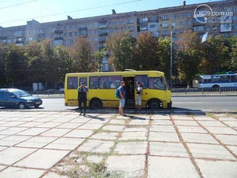 Маріупольці перетворюють місто на фортецю. ФОТО