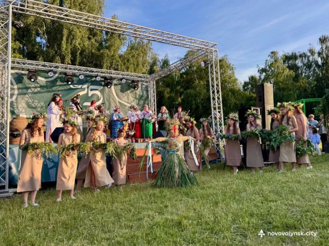 На Волині під час етнофестивалю зібрали понад 60 тисяч на підтримку українського війська. ФОТО