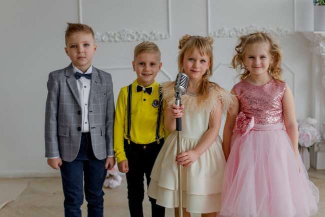 Усім мамам Луцька: діти зі «Світлинки» зняли зворушливий відеокліп