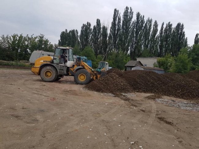 Активісти своїм коштом відновили дорогу у Луцьку. ФОТО