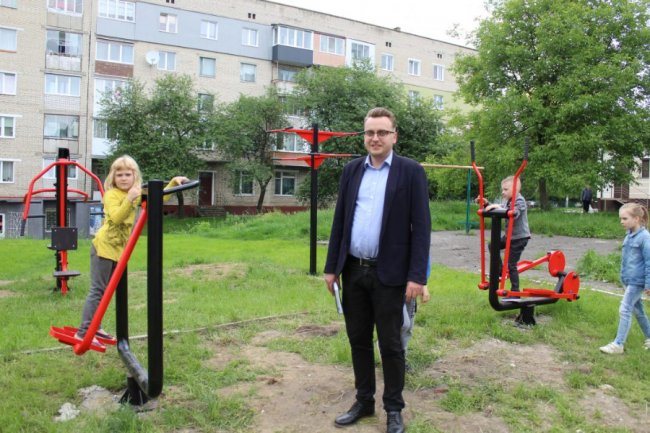 У Нововолинську встановили сучасний спортивно-тренажерний майданчик. ФОТО