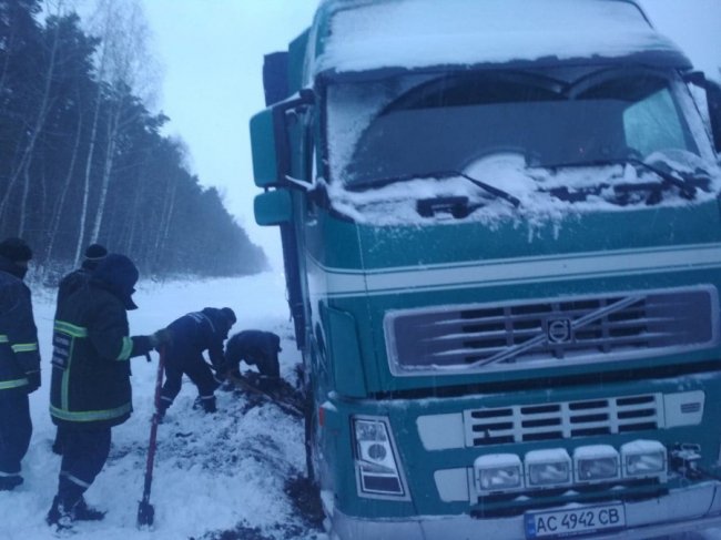 Рятувальники повідомили про наслідки снігопадів на Волині. ФОТО