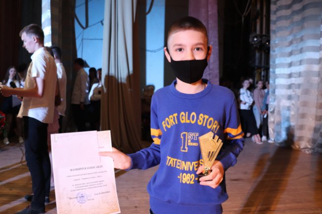 У громаді на Волині найкращим учням та педагогам вручили премії. ФОТО