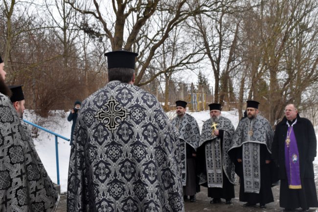 Лучани вшанували пам’ять Героїв Крут. ФОТО