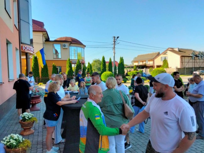 У Боратинській громаді вперше відбувся забіг пам’яті «Шаную воїнів, біжу за героїв України»