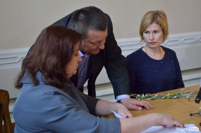 У Луцьку вручили перші посвідчення бійцям-добровольцям. ФОТО