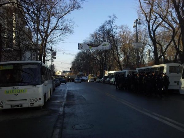 Силовики на Грушевського: важка техніка, свої «стіна координат» та кіноекран. ФОТО 