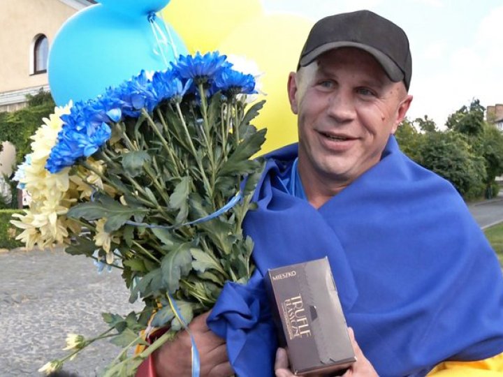 Потрапив у полон у свій день народження: у Луцьку зустріли звільненого з російської неволі воїна. ВІДЕО
