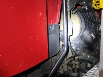 На «Ягодині» у вантажівці знайшли приховані сигарети. ВІДЕО