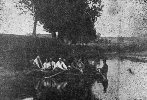 Мешканці Торговиці відпочивають на р. Стир, 1930-ті рр.