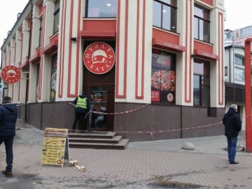 У центрі Києва знайшли тіло чоловіка з порізаним горлом