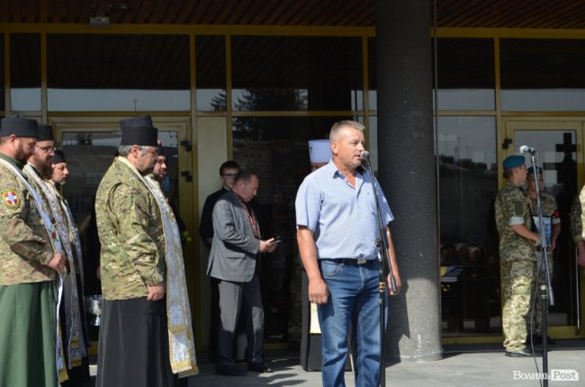 «Був сміливим, добрим і завжди допомагав»: у Луцьку попрощалися з Героєм Юрієм Лавренчуком. ФОТОРЕПОРТАЖ