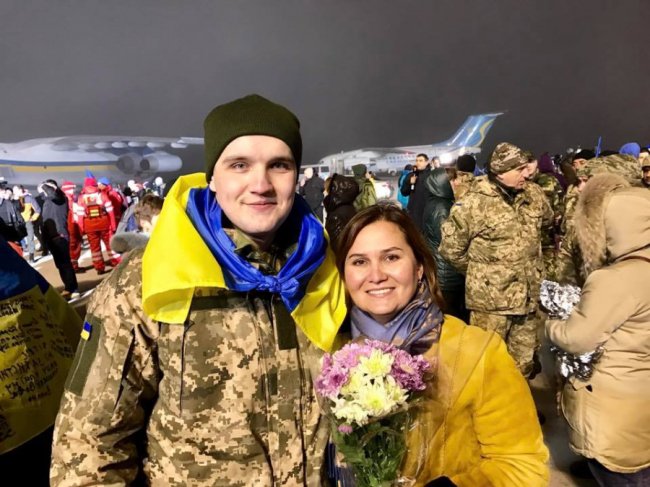 Фото зустрічі звільненого з полону волинянина
