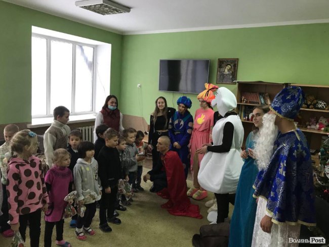 Луцькі студенти влаштували свято для дітей з притулку 