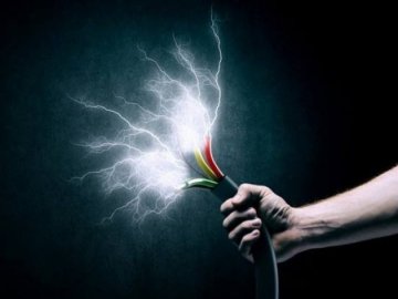 Луцький лікар пояснив, як надати першу долікарську допомогу людині, яку вразило струмом