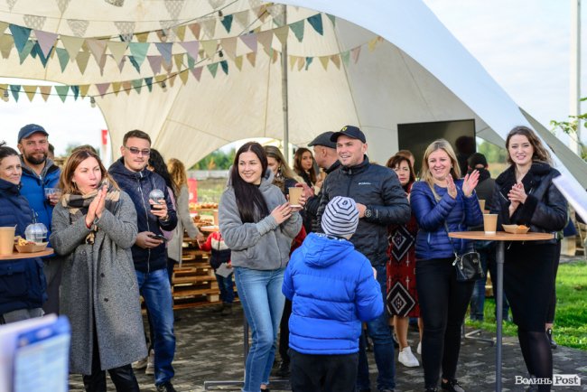 Яскраво, весело і смачно: на «Юпітері» відсвяткували День доброго сусіда. ФОТОРЕПОРТАЖ*