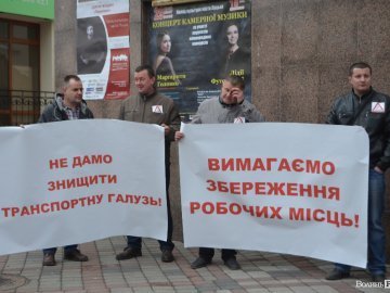 Громада проти перевізників: у Луцьку поговорили про ціну на проїзд у маршрутках