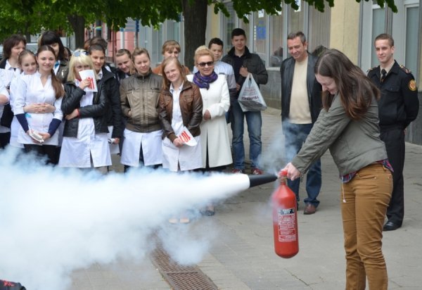 У Луцьку на вулиці вчили рятувати людей. ФОТО