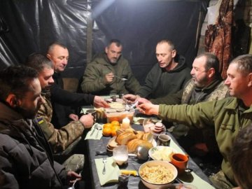 Показали, як українські захисники святкують Різдво. ФОТО
