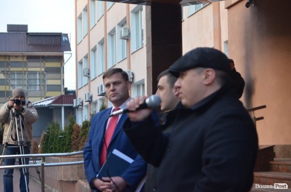 У Луцьку активісти висловили вимоги щодо кадрових призначень в оновлену поліцію. ФОТО. ВІДЕО. ДОКУМЕНТ