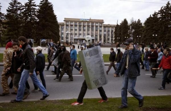 «Кривавий» марш в Донецьку. ФОТО