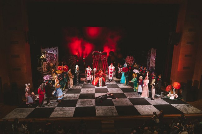 Істинні цінності не купиш за гроші: театральний анонс у Луцьку на 28 січня – 2 лютого