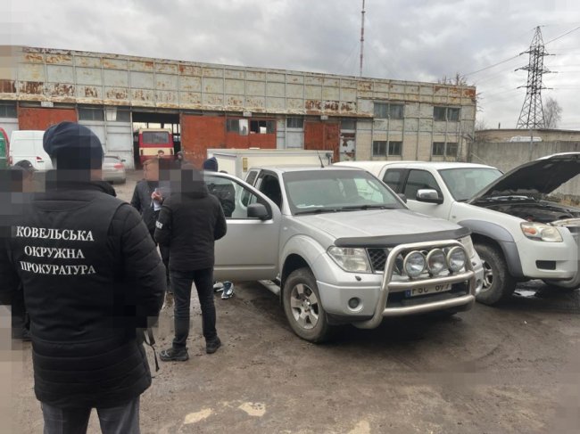 17 000 доларів США за два авто для ЗСУ: викрили волинянина, який торгував гуманітарною допомогою. ФОТО
