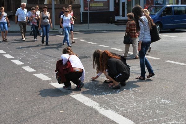 Як у Луцьку малювали найдовші класики України. ФОТО