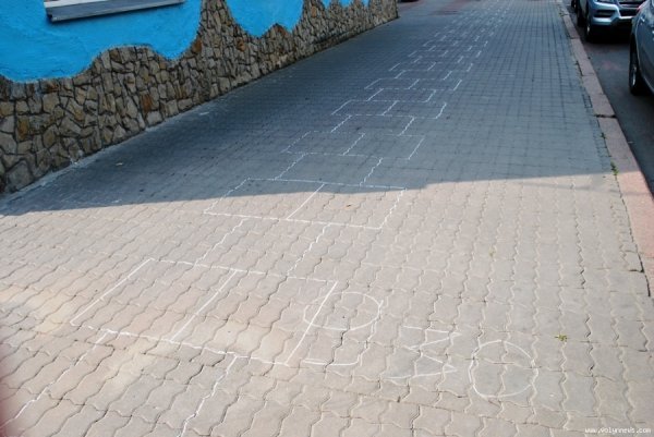 Як у Луцьку малювали найдовші класики України. ФОТО