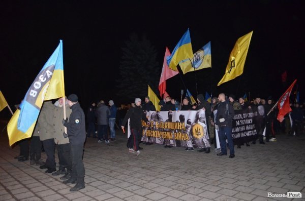 «На деревах замість листя розіпнем сепаратиста», - Марш у Луцьку. ФОТО. ВІДЕО